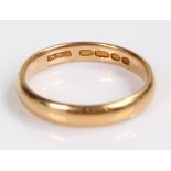 22 carat gold wedding band, 5.8 grams