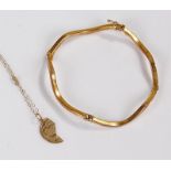 9 carat gold bangle and chain with pendant 5.1 grams