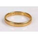 18 carat gold wedding band, 3 grams