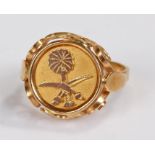 Saudi Arabian gold ring, with cross sword and tree head, 5.1 grams