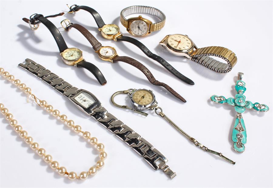 Mixed lot of jewellery to include a Smiths Empire wristwatch, a necklace, a brooch, and assorted