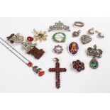 Costume jewellery, to include brooches, a micromosaic brooch, a buckle, a cross pendant, a cherry