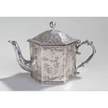 Early 20th Century silver saffron tea pot, London 1902, maker Edwin Thompson Bryant, the repousse