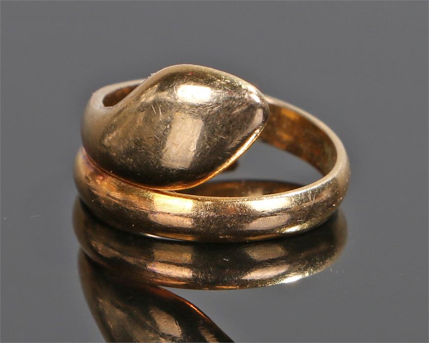 18 carat gold snake ring, in the form of a coiled snake, ring size I - Image 3 of 3