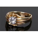 18 carat gold diamond solitaire, the round cut diamond at approximately 0.8 carat, ring size O