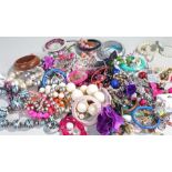 Mixed lot of costume jewellery, necklaces ,bracelets ,earrings, etc, (Qty)