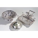 Silver plated wares, to include a muffin warmer, serving tray, and a bowl (qty)