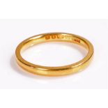 22 carat gold wedding band, 3.3 grams