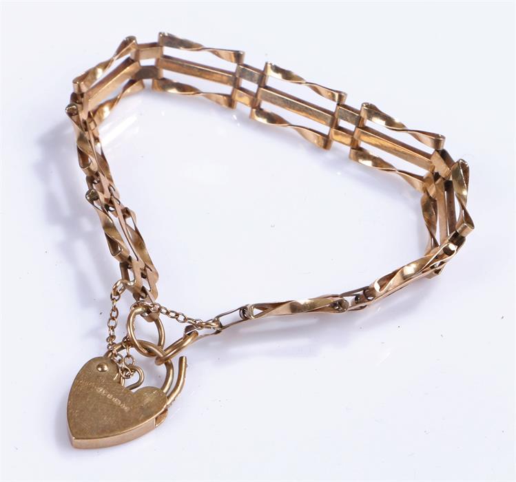 9 carat gold gate bracelet, with padlock clasp, 7.5 grams