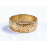 18 carat gold wedding band, 6.6 grams