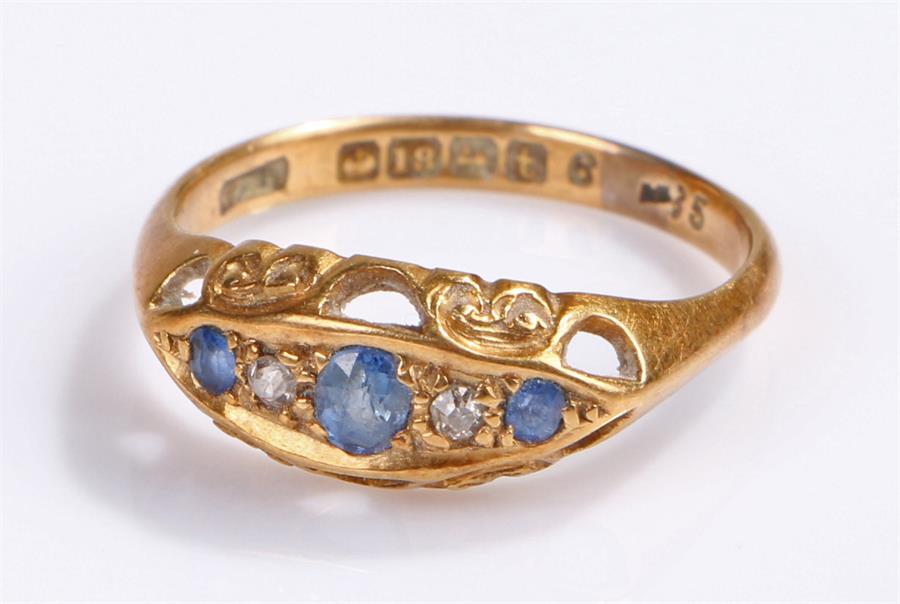 18 carat gold sapphire and diamond set ring, with a row of three sapphires and two diamonds, 3,8 - Image 2 of 2