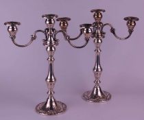 Zwei Silberleuchter - Gorham, USA, 3-flammige Kerzenhalter,gepunzt "Sterling"/"750" Oberteil