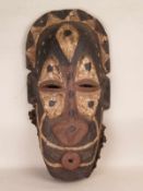Tanzmaske - Tansania,Moshi-Region,Makonde,Holz geschnitzt,mit Pigmenten und Kaolin eingefärbt,ca.