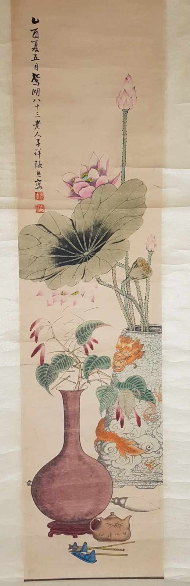 Zwei Rollbilder - China um 1900,Gelehrtenuntersilien: 2 Vasen,1 blühende Lotuspflanze, - Bild 2 aus 9
