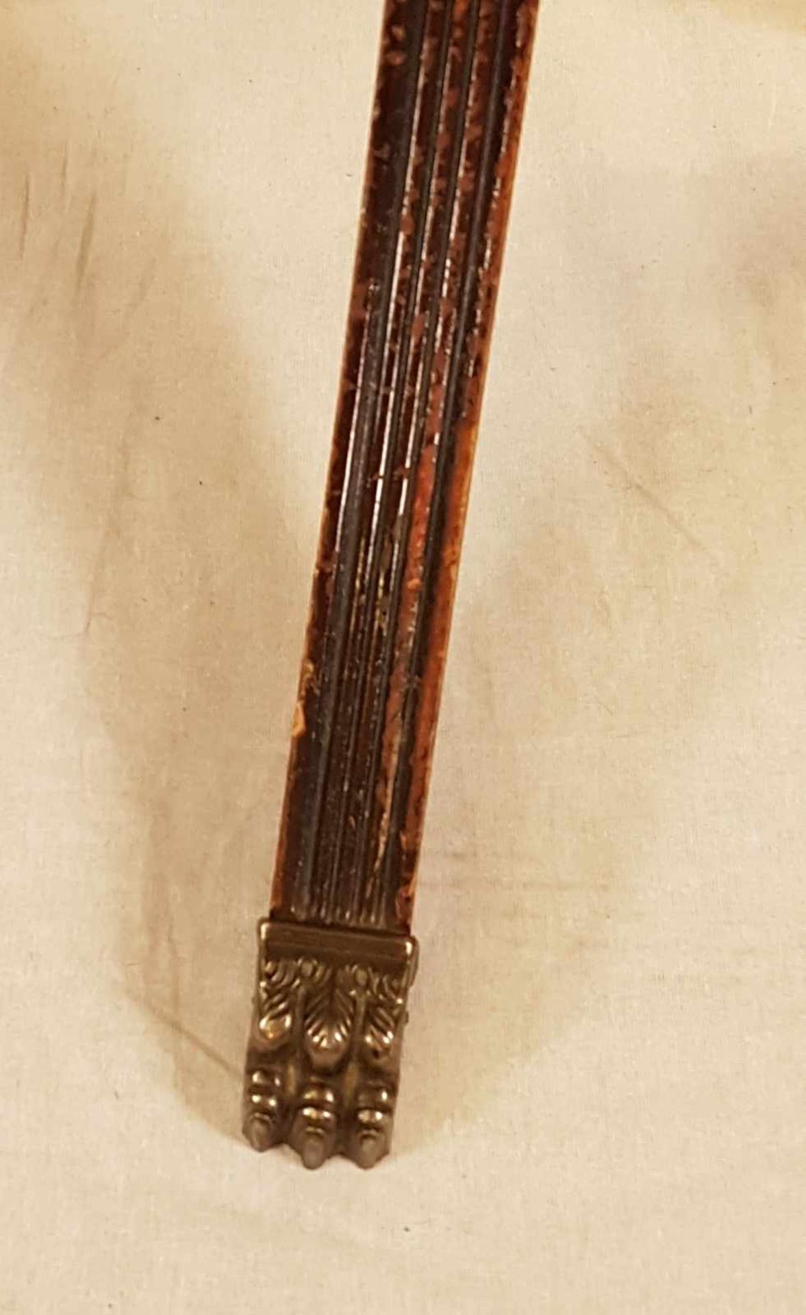 Beistelltisch - England 19.Jh.,runde Platte mit Schubfach in der Zarge, auf gedrechseltem - Bild 4 aus 4