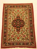 Täbriz - Iran, Wolle mit Seide,rot-beige grundig, Mittelmedaillon, florales Muster, ca.125x 76cm,