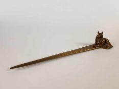 Brieföffner - Messing,am Griff wachsamer liegender Collie als vollplastische Zierfigur, L.cm.21cm