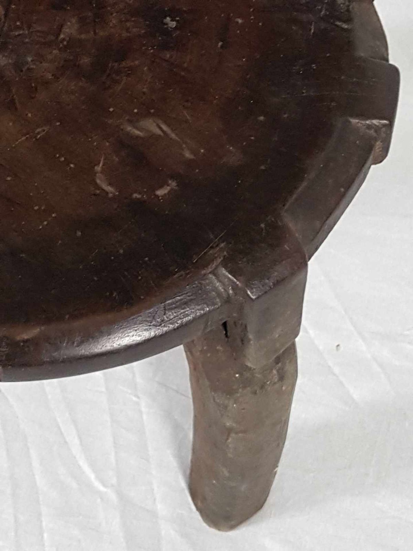 Stuhl des Imperial Chief - Ostafrika,2.Hälfte 20.Jh,Holz geschnitzt,ca.110x55cm,Gewicht ca.9kg - Bild 3 aus 5