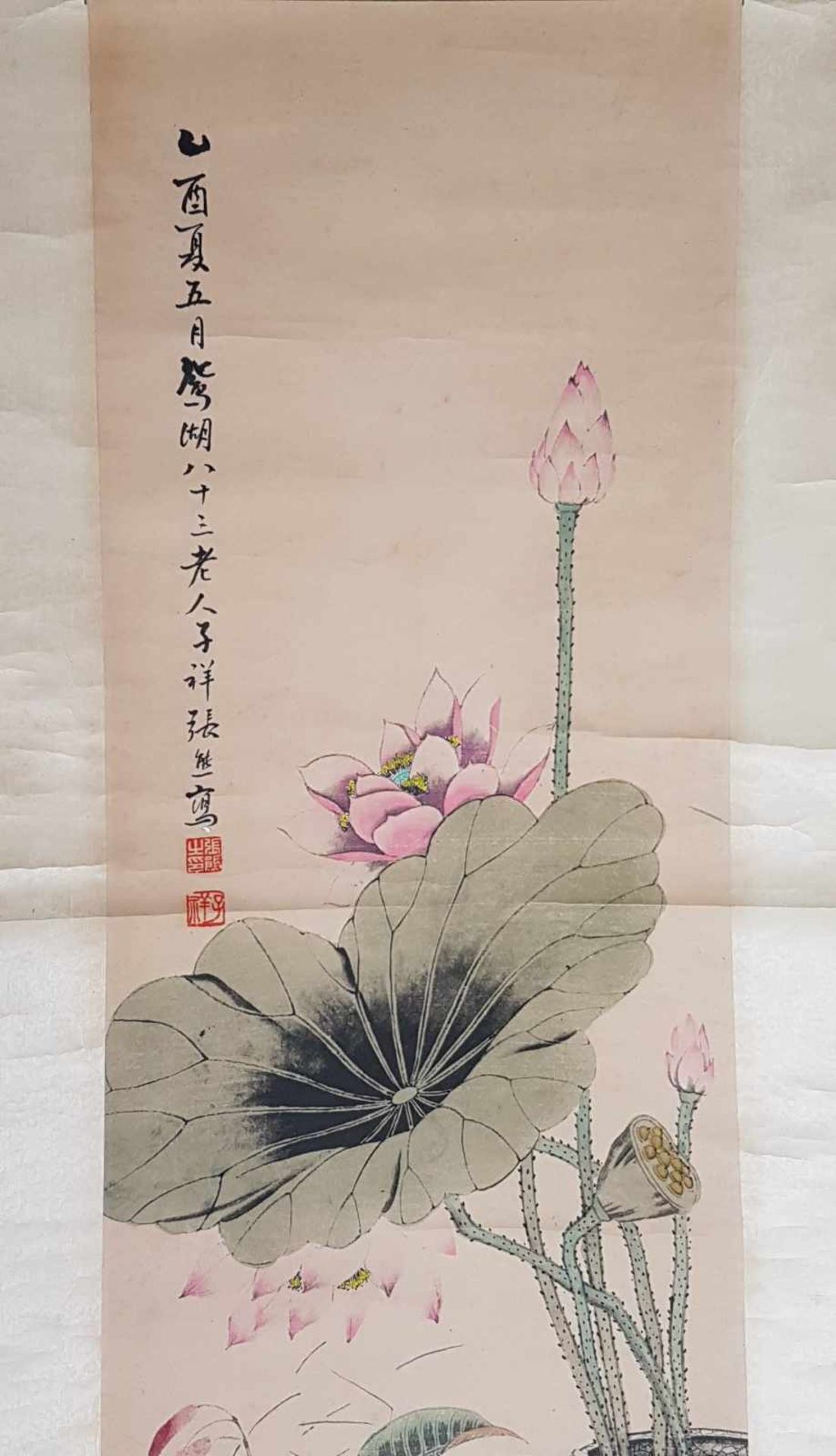 Zwei Rollbilder - China um 1900,Gelehrtenuntersilien: 2 Vasen,1 blühende Lotuspflanze, - Bild 4 aus 9