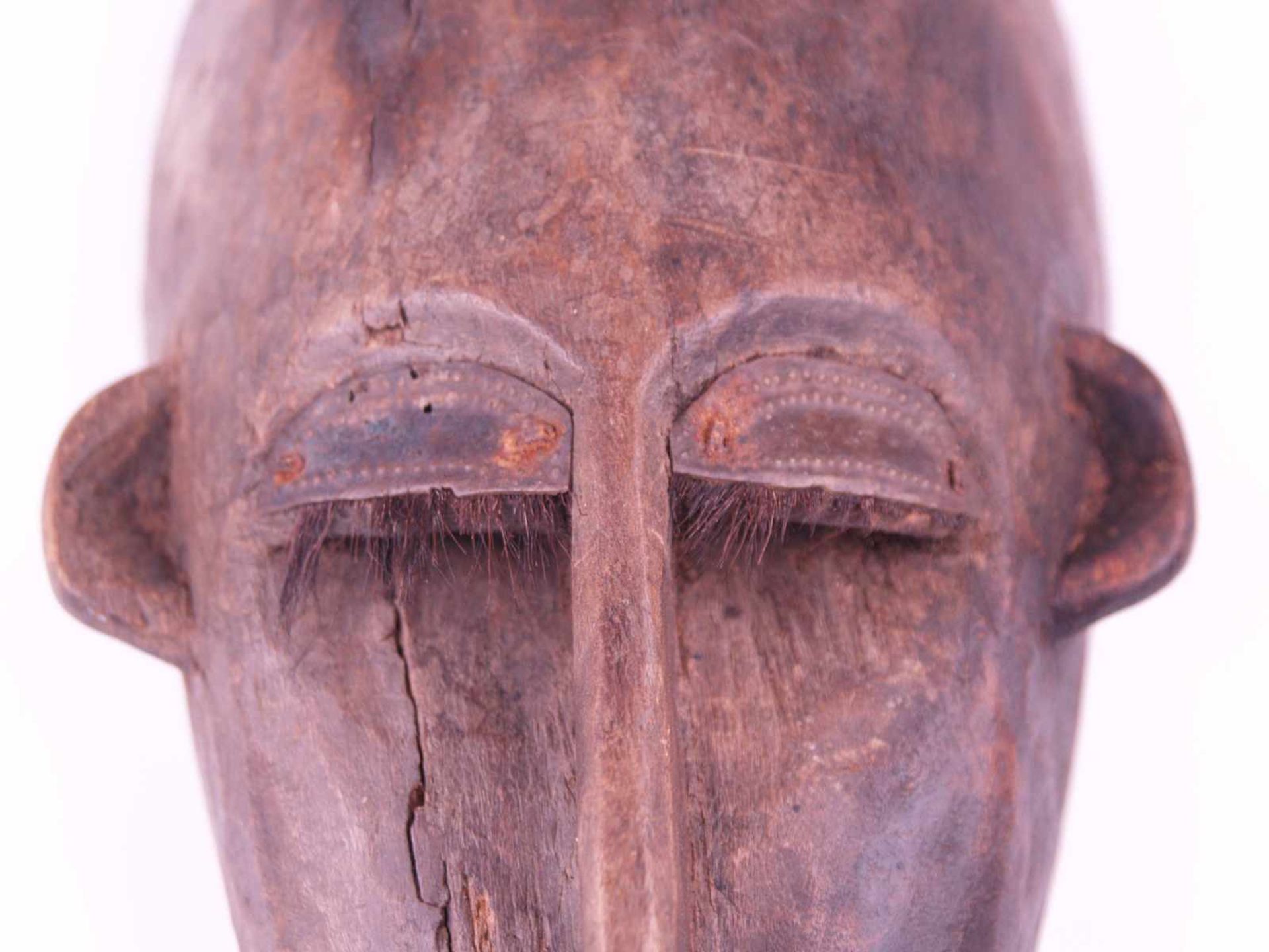 Gesichtsmaske - Mali,Bambara oder Marka, Holz geschnitzt mit Metallbeschlag an Lippen und - Bild 3 aus 4