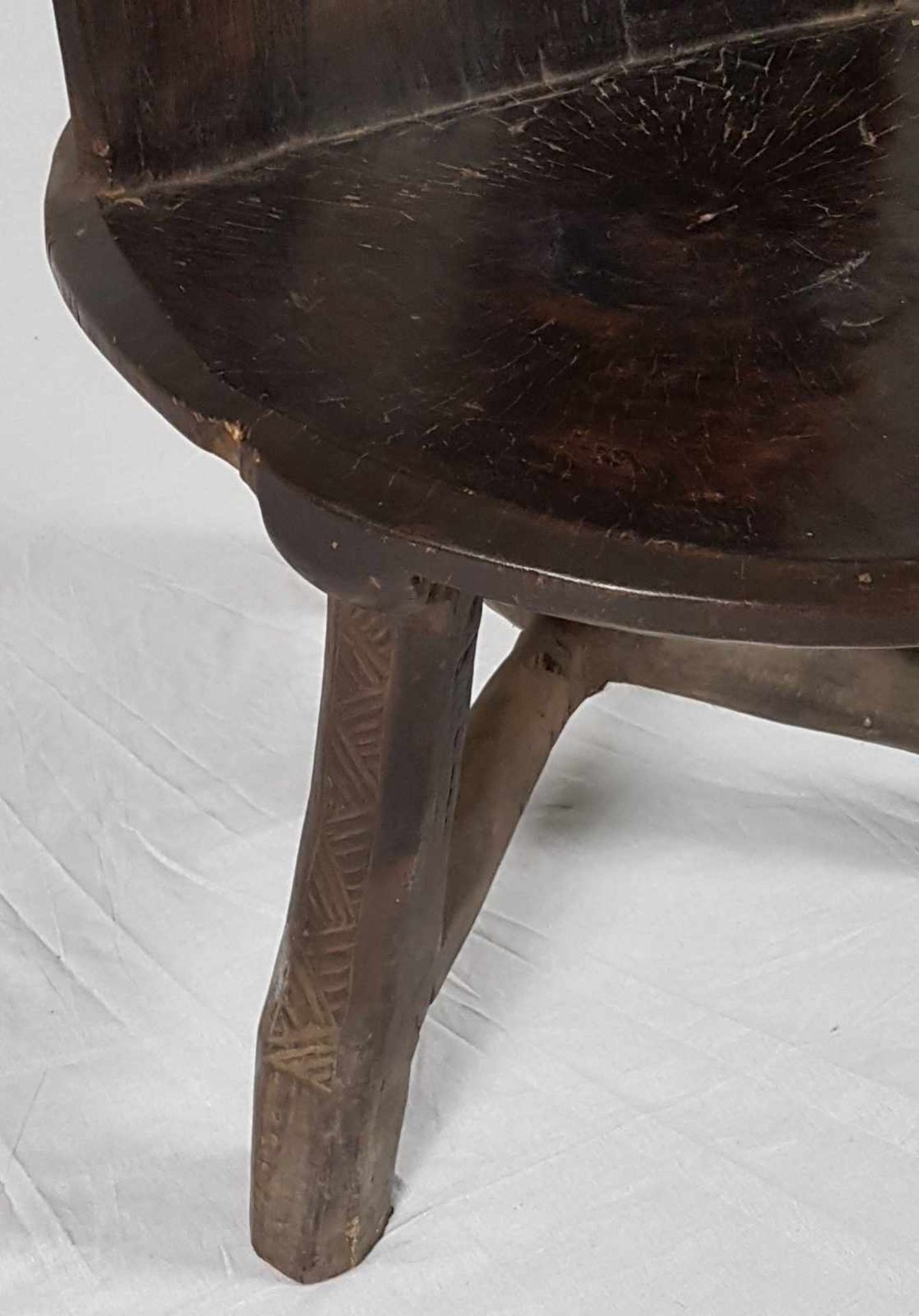 Stuhl des Imperial Chief - Ostafrika,2.Hälfte 20.Jhs,Holz geschnitzt,ca.140x55cm,Gewicht ca.14kg - Bild 3 aus 6