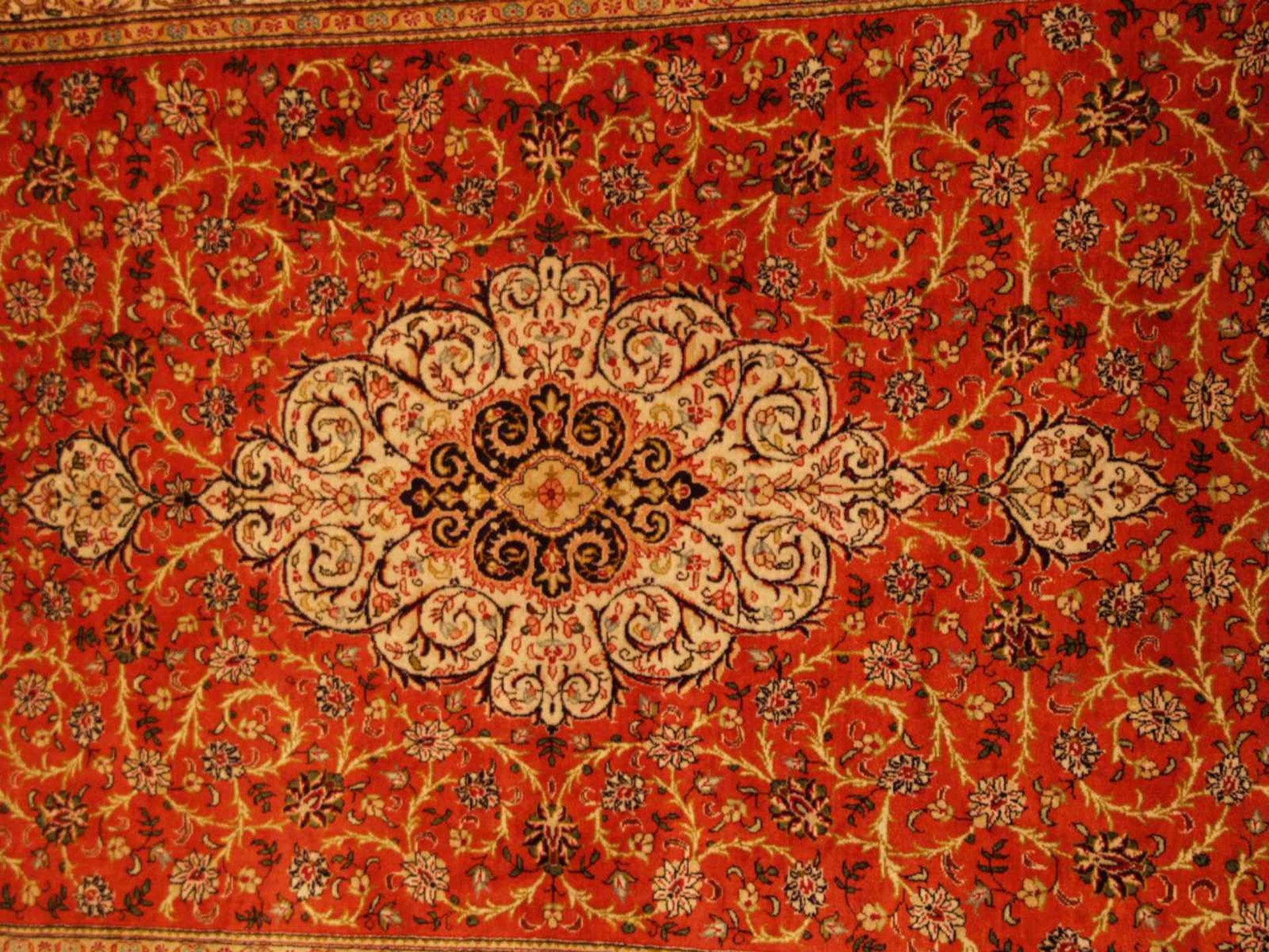 Ghom - Wolle,handgeknüpft,florales Muster,rotgrundig,ca.160x90cm,Orig.Zerti fikat anbei Ghom - Wool, - Bild 2 aus 5