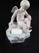 Kerzenständer "Putto mit Quelle" - Hoechst, blaue Radmarke, 20.Jh., geflügelter Putto an einer