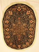 Kl.Ghom - Seide auf Seide, handgeknüpft,blaugrundig mit floralem Muster,oval ca.118x75cm,Orig.