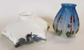 Zwei Glas-Lampenschirme - Anfang 20.Jh.,Milchglas bzw.satiniertes Glas blau verlaufend,Bemalung