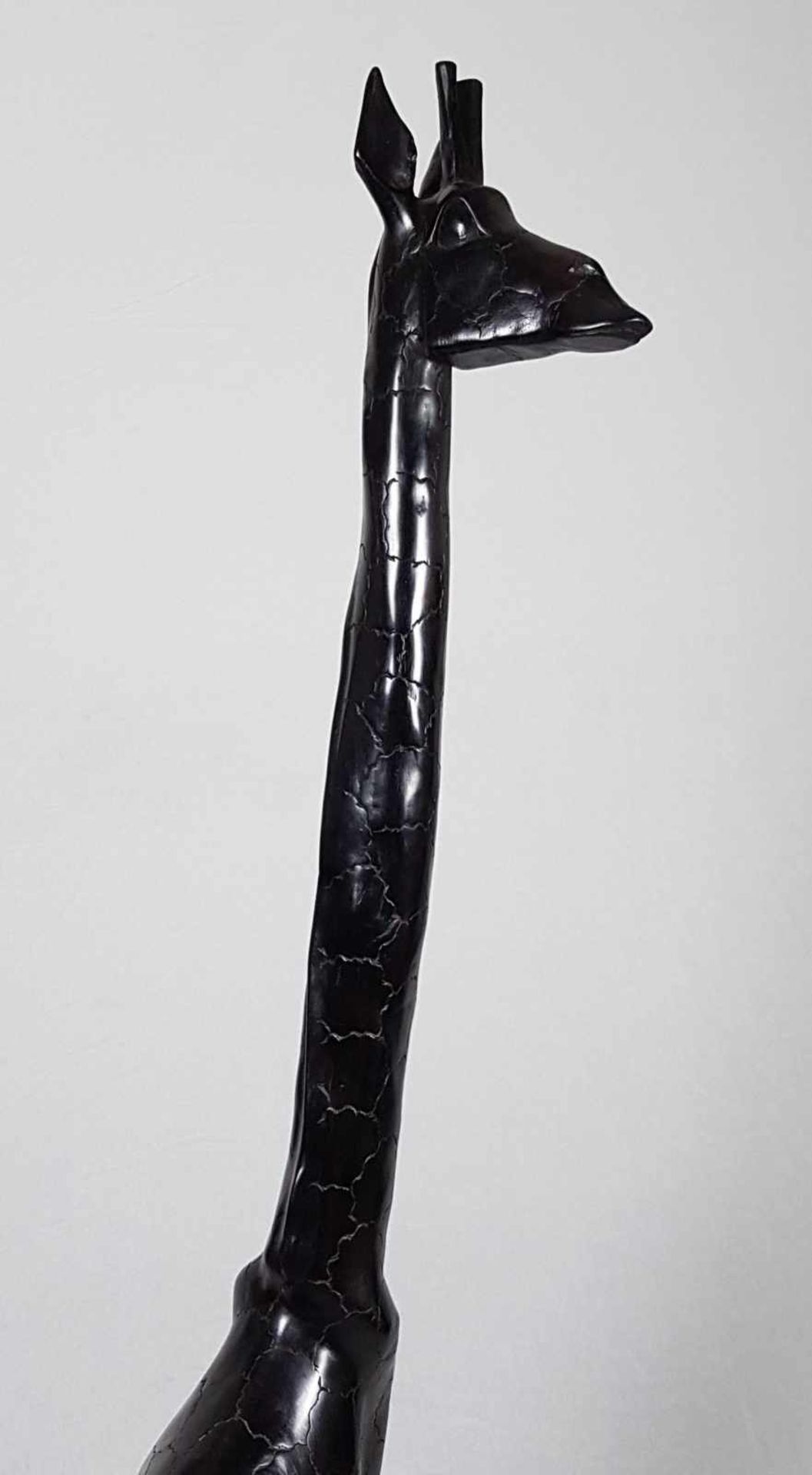 Tierskulptur "Giraffe" - vollplastische Tierfigur aus Ebenholz,ca.170x30cm,Gewicht ca.12,5kg, - Bild 3 aus 8