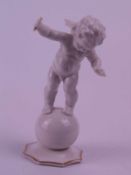 Porzellanfigur "Putto auf Weltkugel" - Hutschenreuther, 2.Wahl, auf einer Kugel balancierender