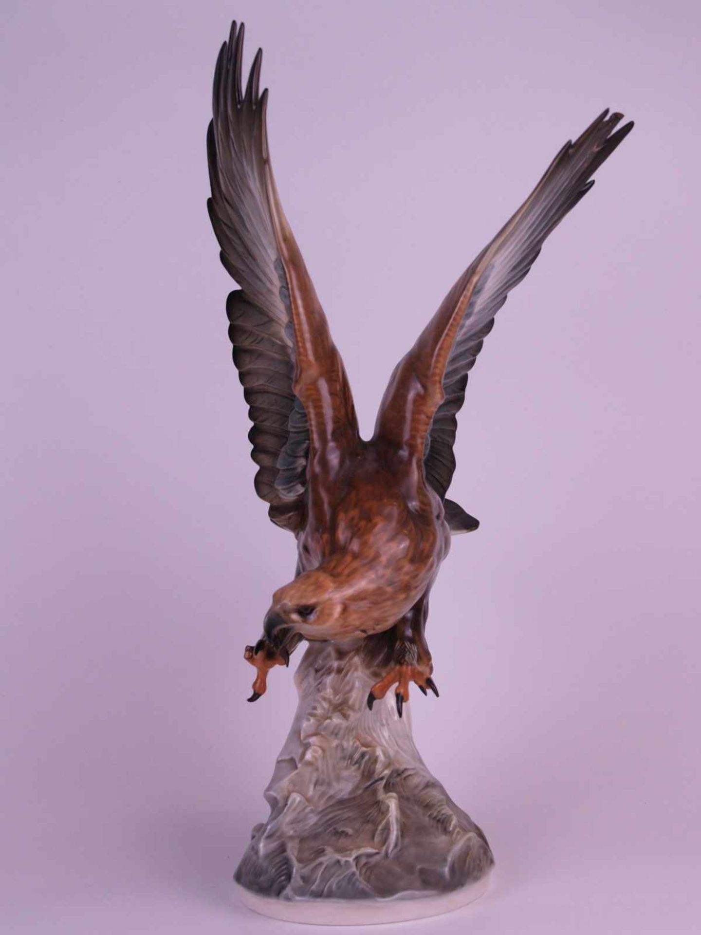 Porzellanfigur "Steinadler" - Hutschenreuther, Kunstabteilung, Entwurf Karl Tutter (1883-1969),auf