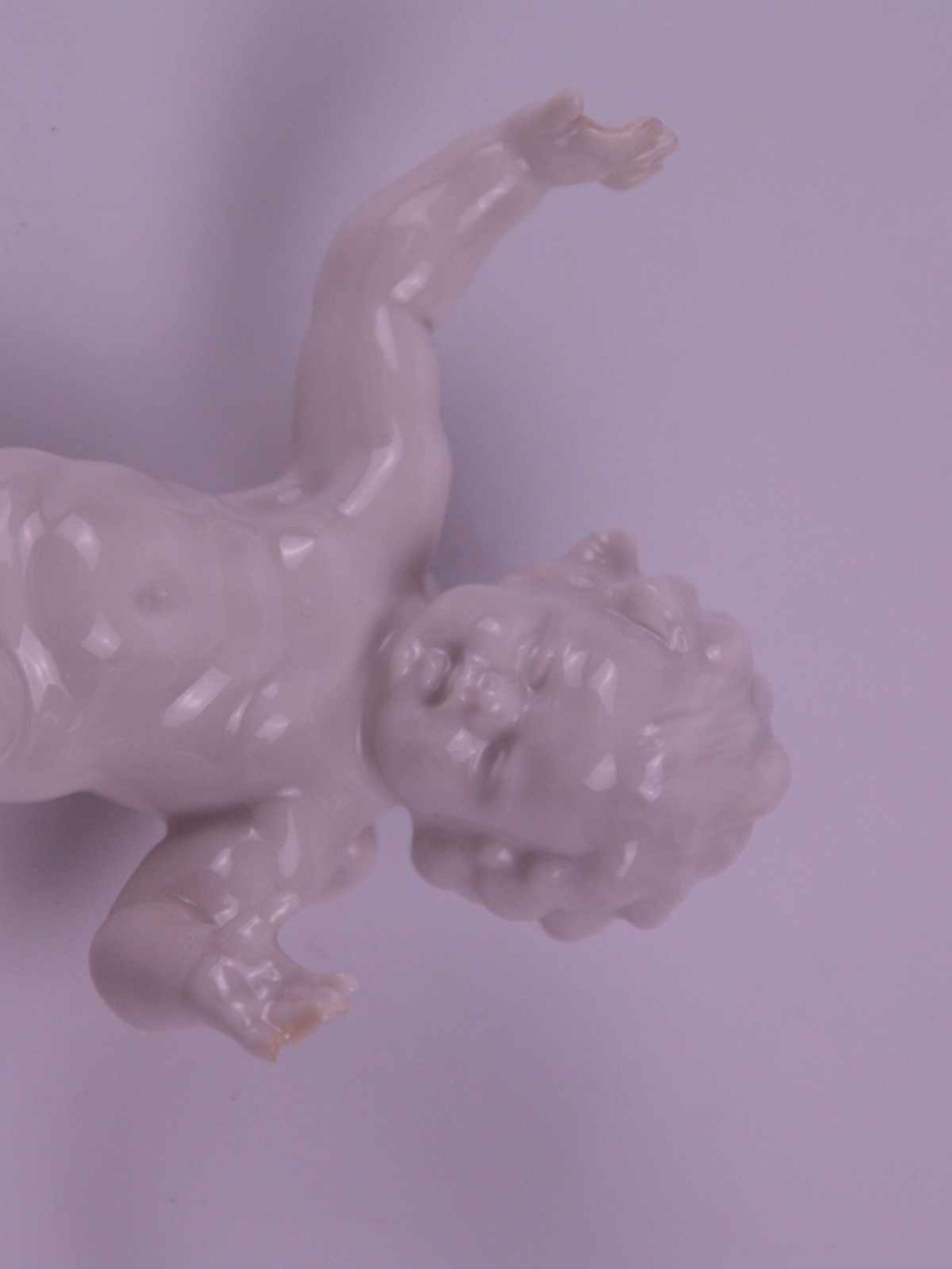 Porzellanfigur "Putto auf Weltkugel" - Hutschenreuther, 2.Wahl, auf einer Kugel balancierender - Bild 2 aus 4