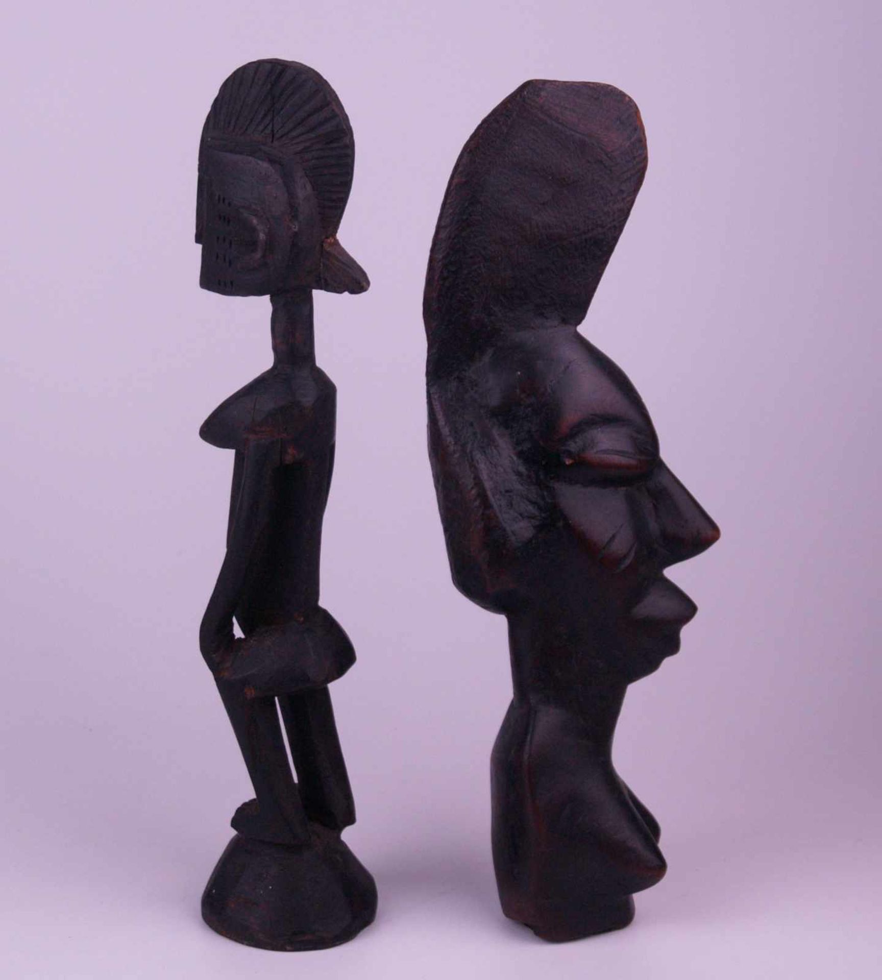 Zwei afrikanische Holzplastiken - Holz geschnitzt, dunkel braun, 1x Frauenbüste mit übernatürlich - Bild 2 aus 4