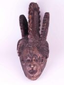 Holzmaske - Idoma/Igbo, Nigeria,kunstvoll ausgeführte Helmmaske mit dem dreibögigem Haaraufsatz nach