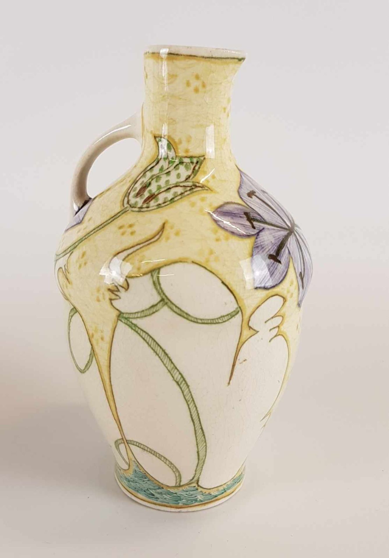 Cachepot & Kännchen - Keramik Zuid Holland,Eierschalenglasur mit polychromem Floraldekor, - Bild 3 aus 4