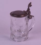 Kleiner Deckelkrug - um 1900,farbloses Glas mit Linsenschliff,0,3L.,Rand mehrfach leicht bestossen,