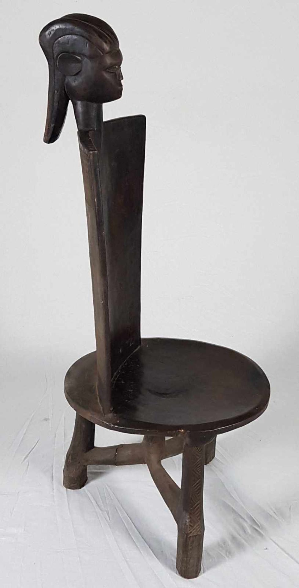Stuhl des Imperial Chief - Ostafrika,2.Hälfte 20.Jhs,Holz geschnitzt,ca.140x55cm,Gewicht ca.14kg - Bild 4 aus 6