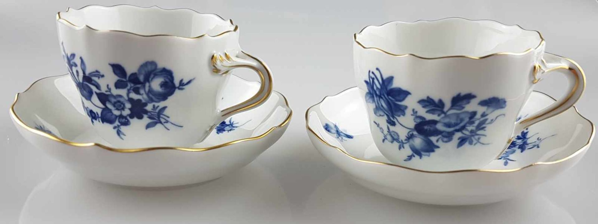 Konvolut Meissen - 4-tlg.: 2 Tassen mit Asthenkeln, blauer Blumendekor, gold staffiert, H.ca.5cm;