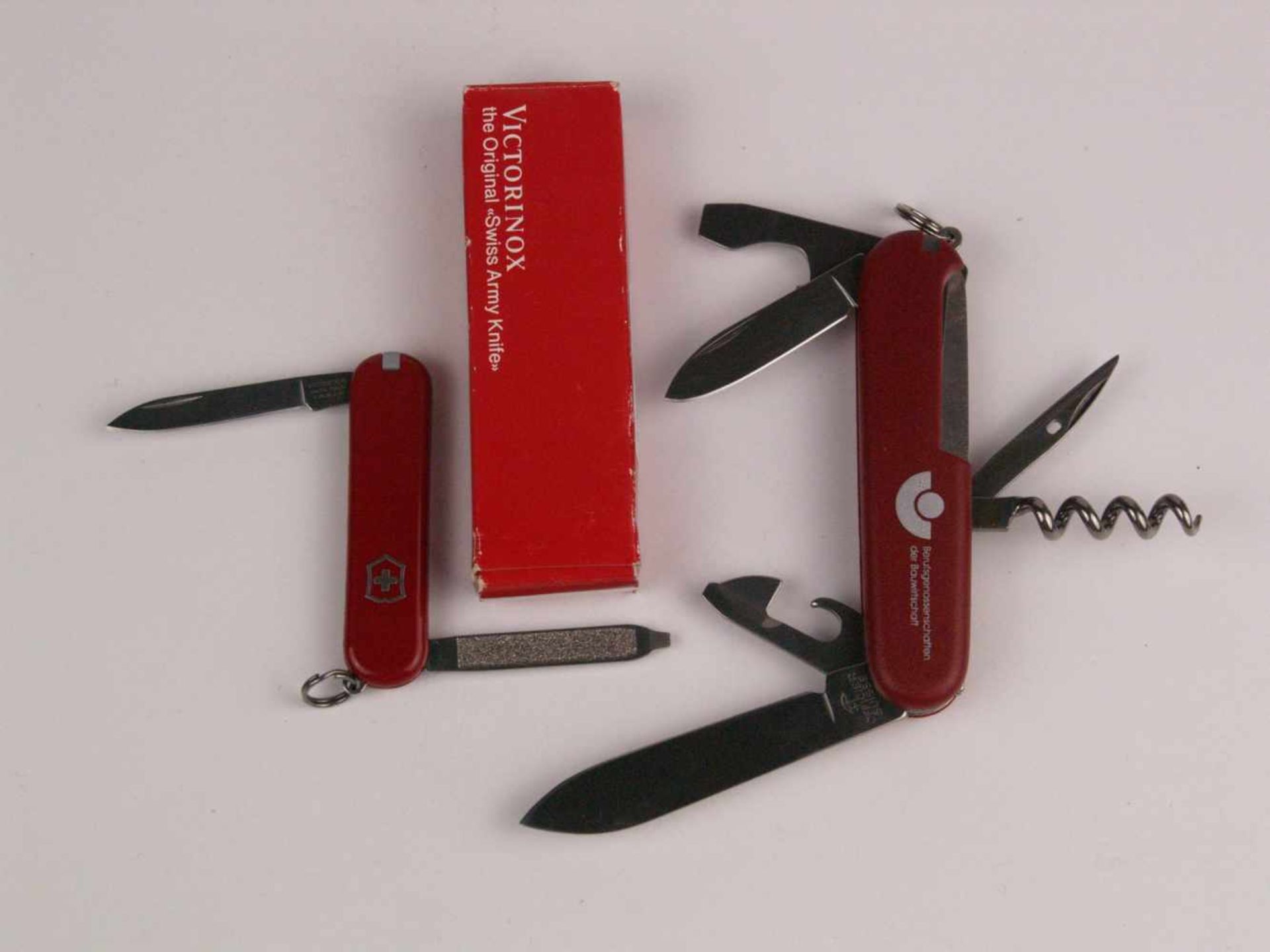 Konvolut Schweizer Taschenmesser - 6-tlg: 5x Victorinox (einmal in Originalverpackung), 1x Wenger, - Bild 4 aus 4