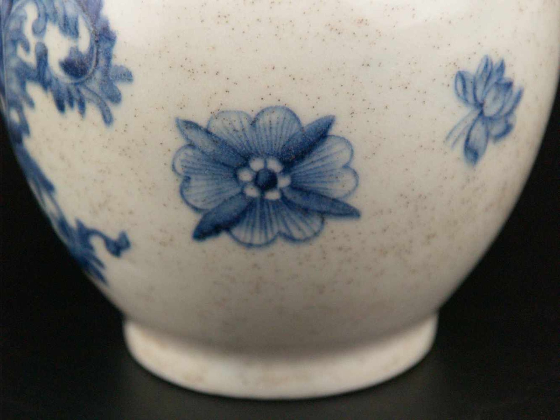Kleiner Ingwertopf - China,zylindrische Wandung mit unterglasurblauer Bemalung im europäischen Stil, - Bild 4 aus 6