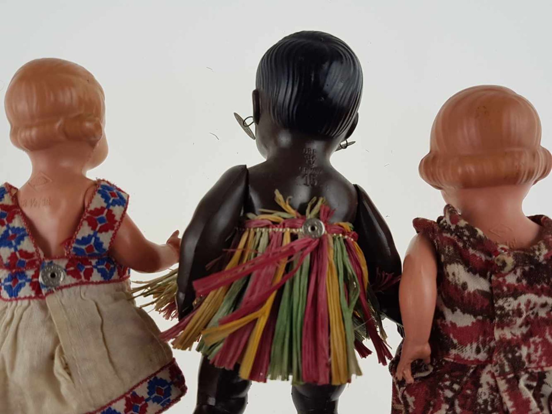 Konvolut Puppen - 3-tlg.: 2x Schildkröt-Puppen, Mädchen in Stoffkleider, blonde Hare, blauäugig, - Bild 4 aus 4