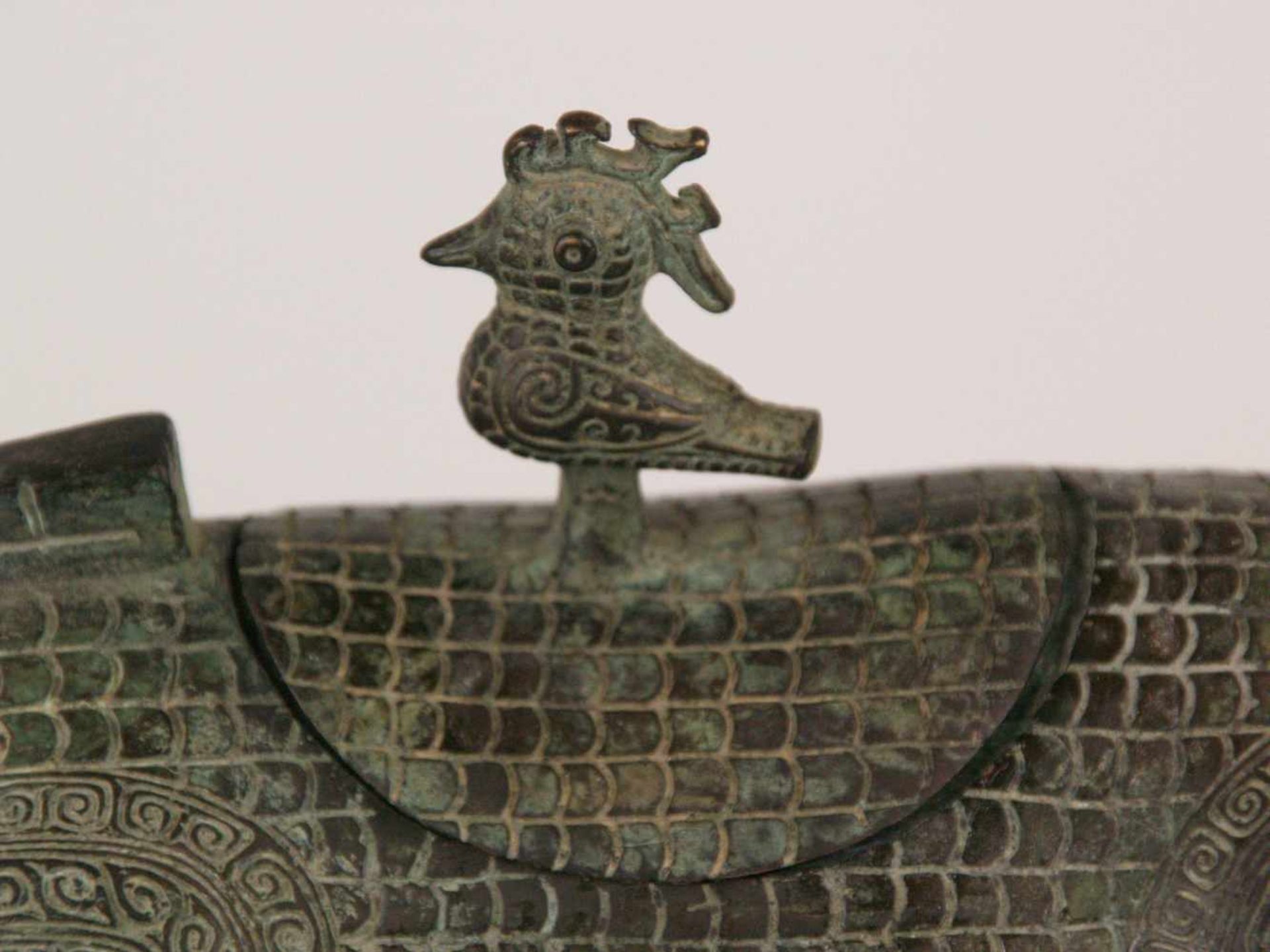 Bronze-Gefäß Zun in Tierform - China,im Stil der Zhou-Dynastie,Ritual-/Weingefäß in Form eines - Bild 4 aus 7