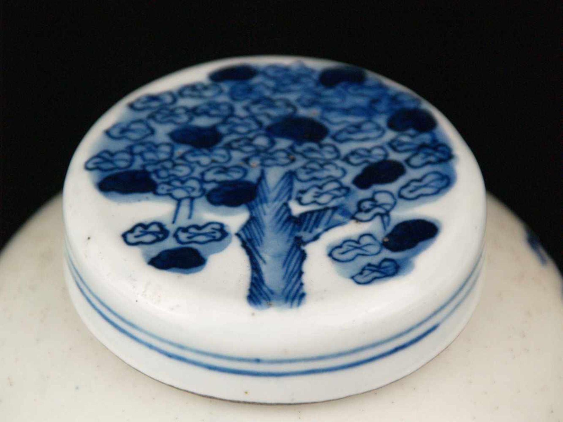 Kleiner Ingwertopf - China,zylindrische Wandung mit unterglasurblauer Bemalung im europäischen Stil, - Bild 2 aus 6