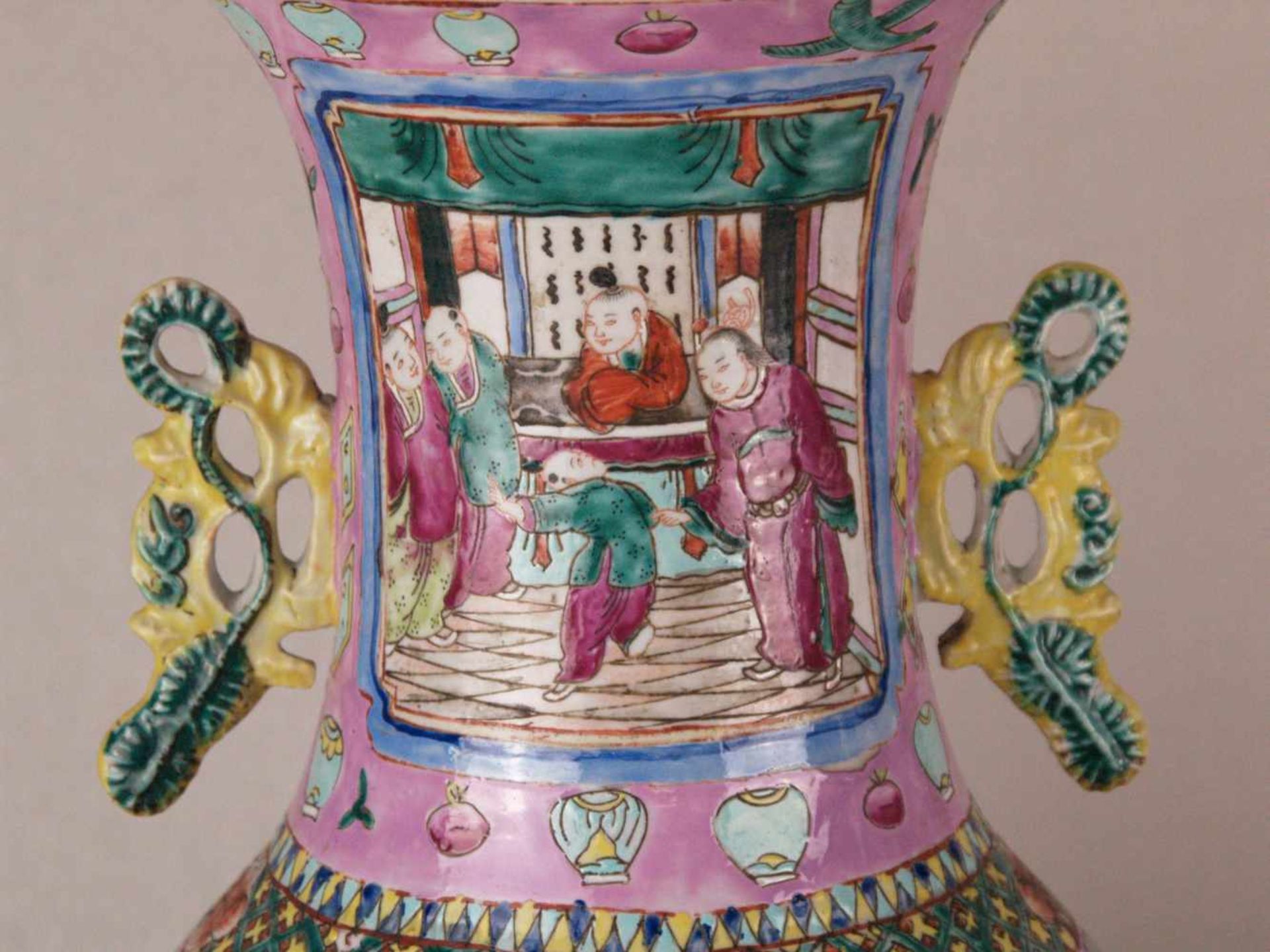Paar Vasen - China,dickwandiges Porzellan,hohe Balusterform mit ausgestellter Mündung,seitlich am - Bild 2 aus 7