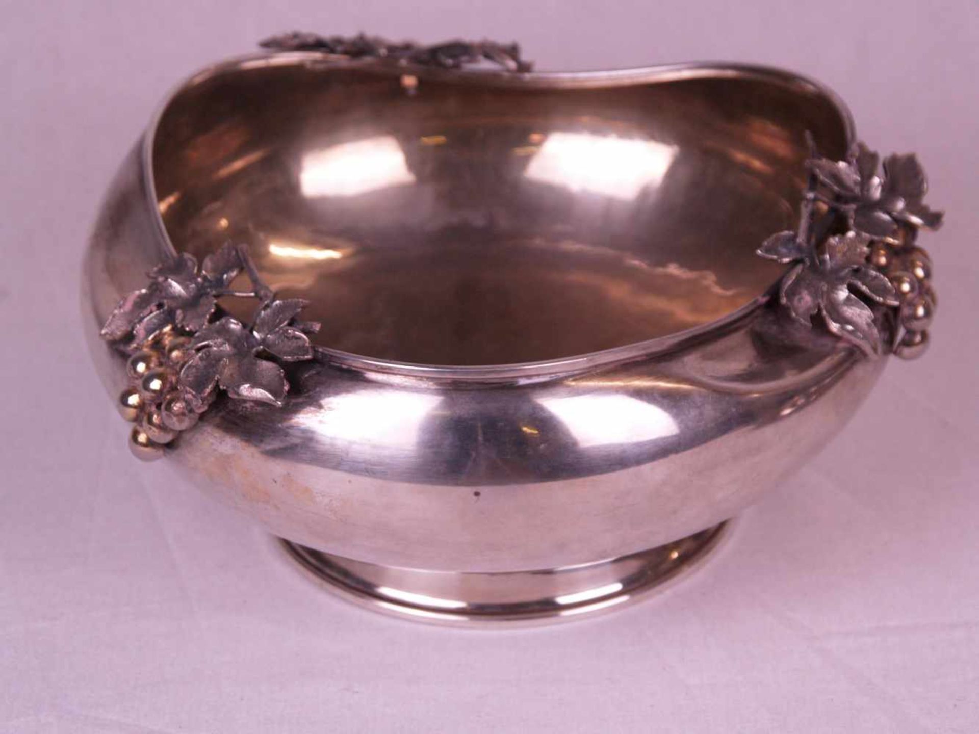 Obstschale mit Presentoir - 900er Silber,gepunzt,2-tlg,runde unregelmäßige Form mit gewelltem Rand, - Bild 2 aus 6
