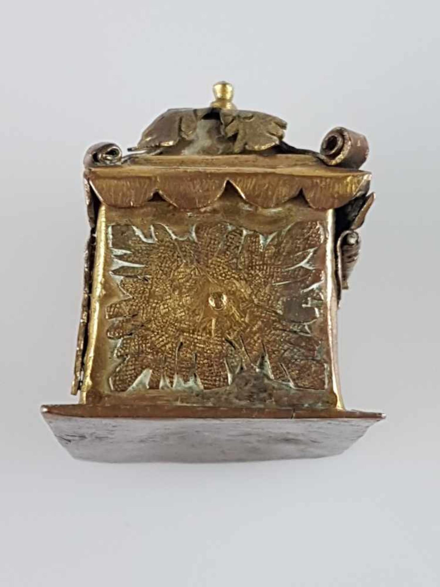 Miniaturdöschen - Kupfer feuervergoldet,17./18.Jahrhundert, Schreinform mit Zierappliken,tlw. - Bild 4 aus 7