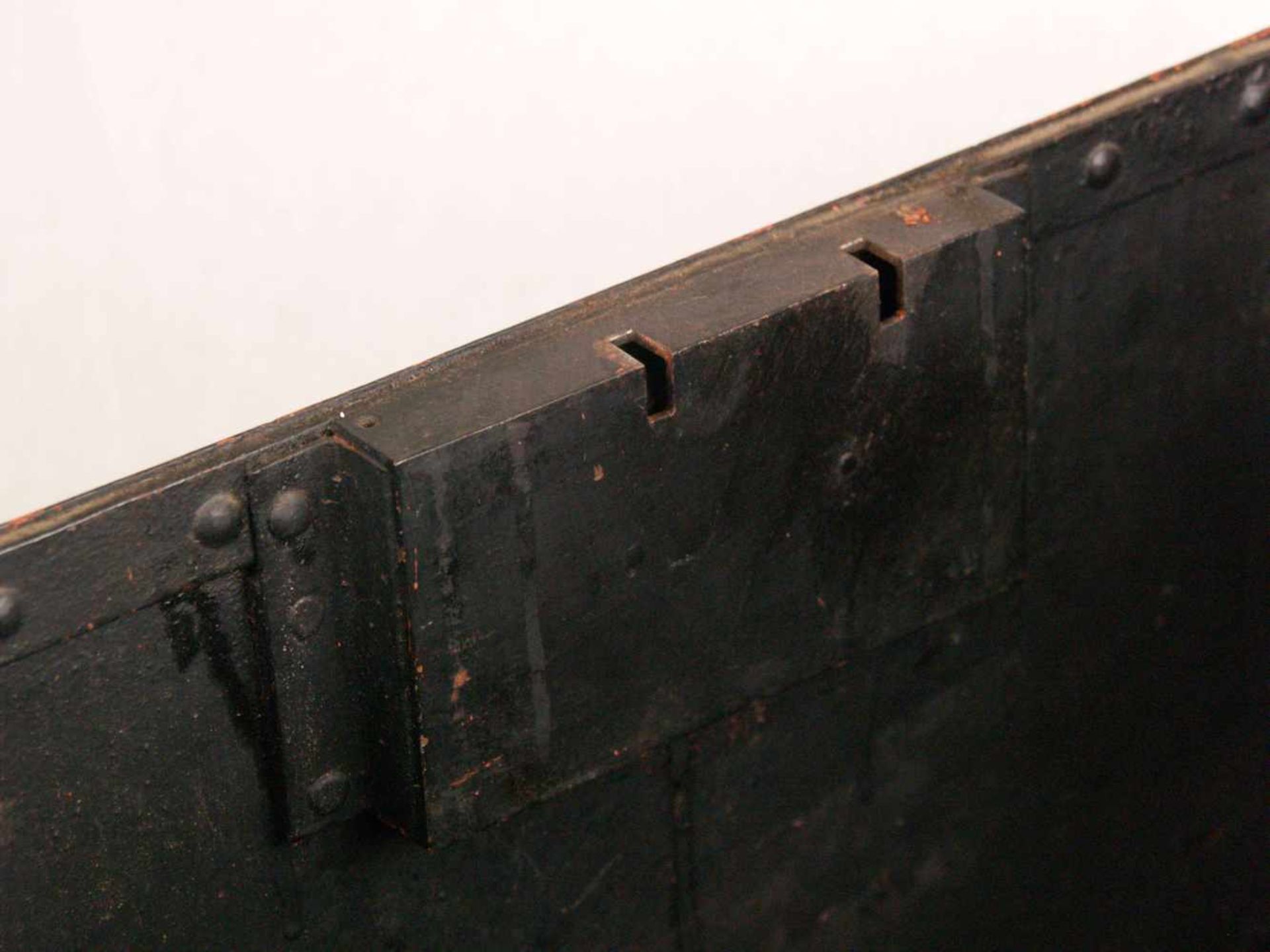 Eisenschatulle - rechteckiger Korpus, Ende 18.Jh., mit Tragegriff, verschließbar, Schlüssel nicht - Bild 8 aus 8