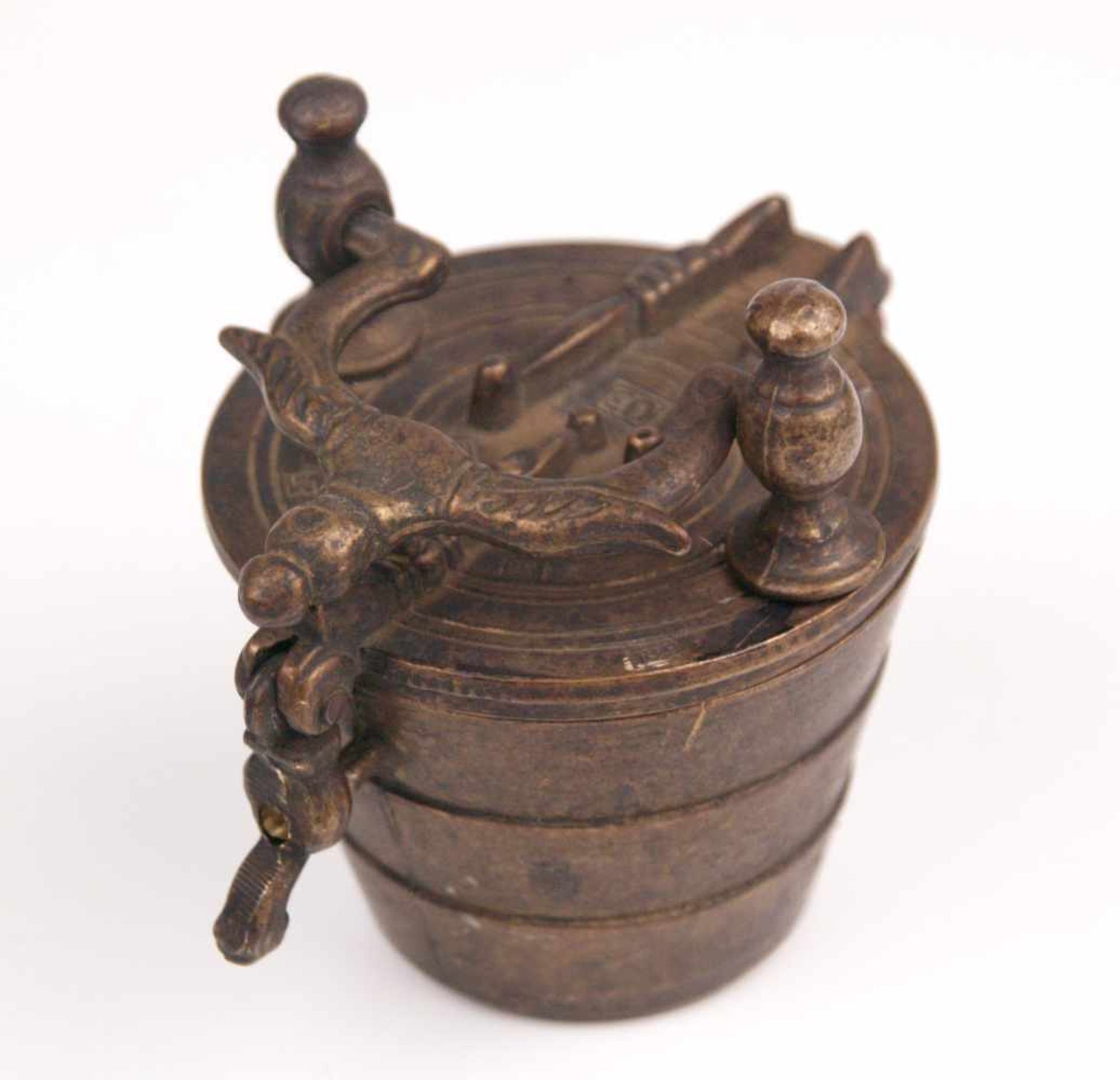 Apotheker-Gewichte - Bronze, patiniert, 8 Bechergewichte in einem Behälter mit Deckel und Handgriff,