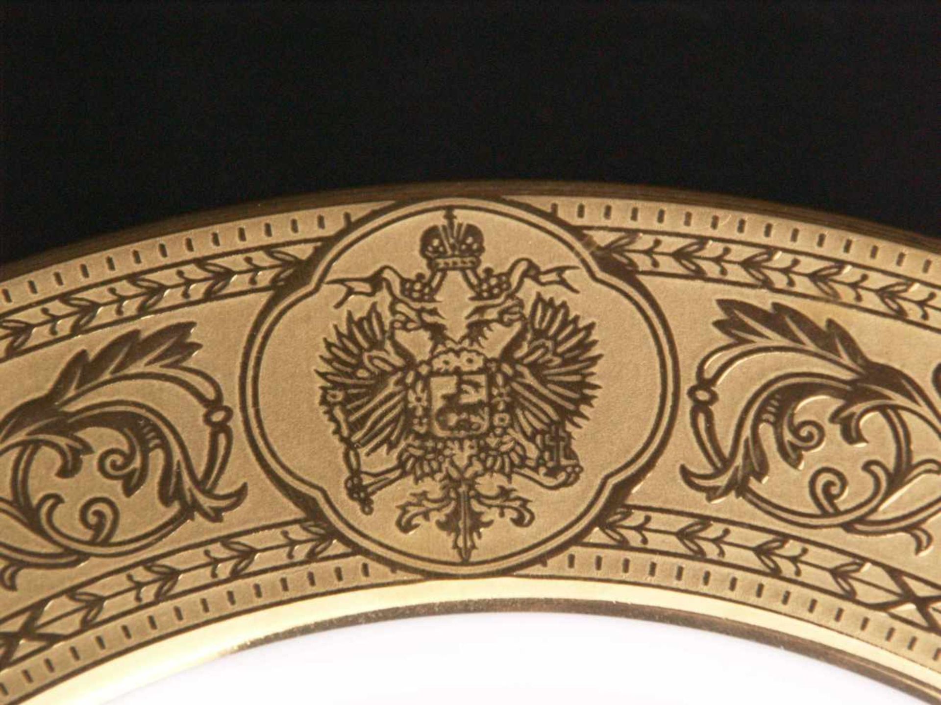 Zierteller - Hoechst, blaue Radmarke, 20.Jh., aus der Serie Eremitage, Ätzgoldfahne, im Spiegel - Bild 5 aus 7